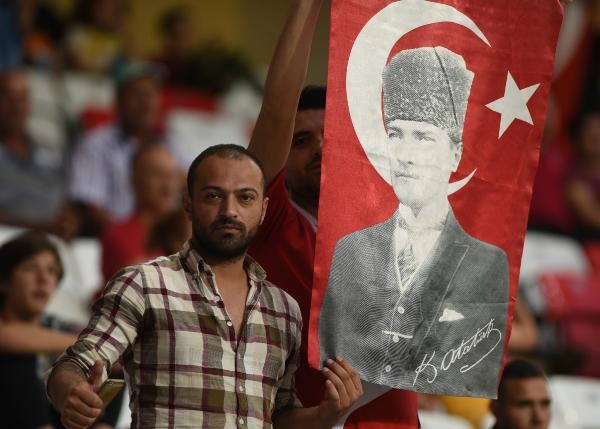 Yönetimin 'İzmir Marşı' çıkışına Antalyasporlulardan tepki 2