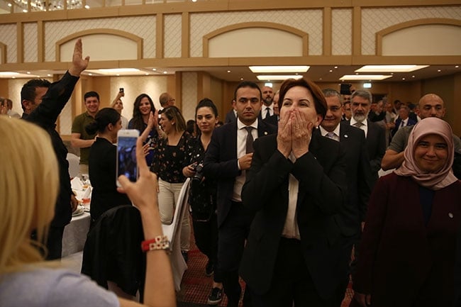 Akşener, engelli vatandaşlarla iftar yaptı 2