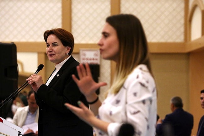 Akşener, engelli vatandaşlarla iftar yaptı 6