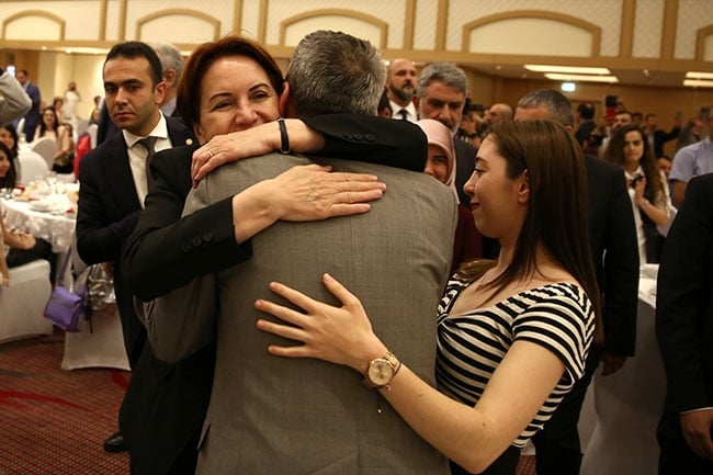 Akşener, engelli vatandaşlarla iftar yaptı 8