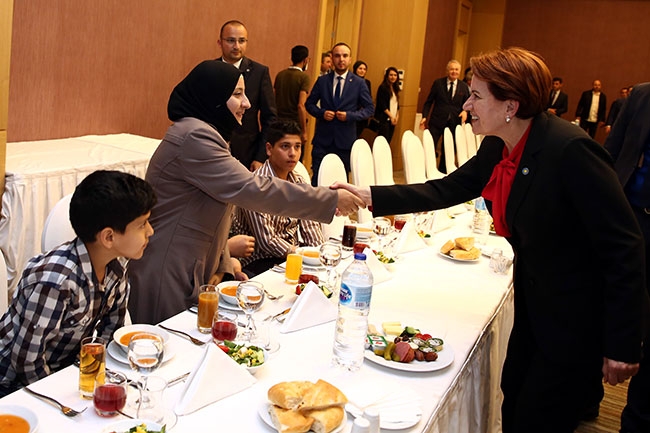 Akşener Filistinlilerle iftar yaptı 1