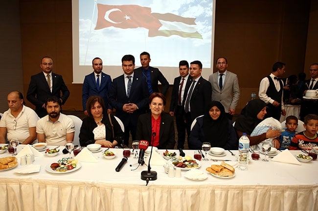 Akşener Filistinlilerle iftar yaptı 3