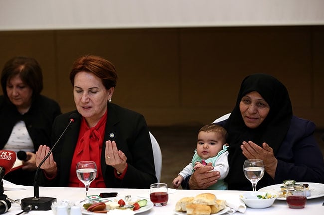 Akşener Filistinlilerle iftar yaptı 4