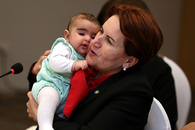 Akşener Filistinlilerle iftar yaptı 8