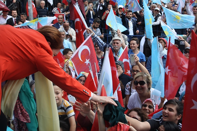 Akşener'e Afyon'da sevgi seli 9