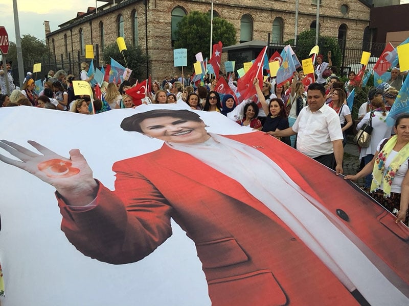 Akşener'e medya sansürüne coşkulu uğurlama 2