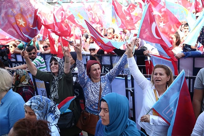 Akşener Rize'de 3