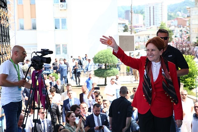 Akşener Rize'de 4