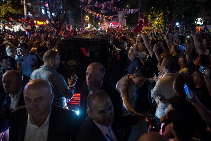 Muharrem İnce'den Kadıköy'de gece yürüyüşü 12