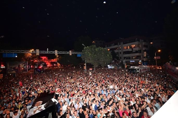 Muharrem İnce'den Kadıköy'de gece yürüyüşü 19