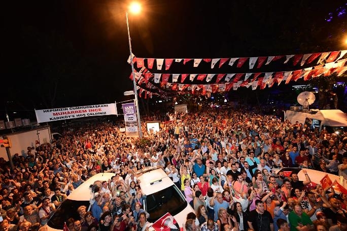 Muharrem İnce'den Kadıköy'de gece yürüyüşü 21