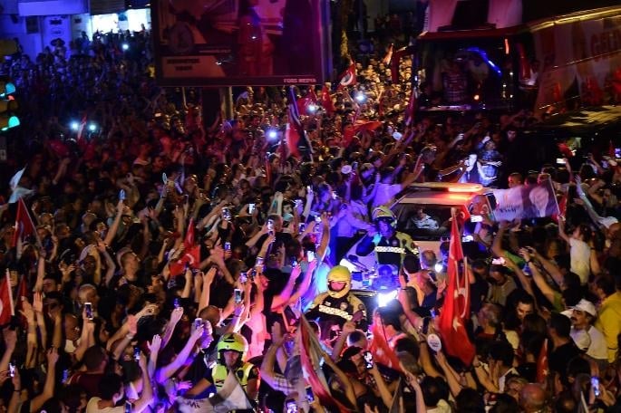 Muharrem İnce'den Kadıköy'de gece yürüyüşü 22