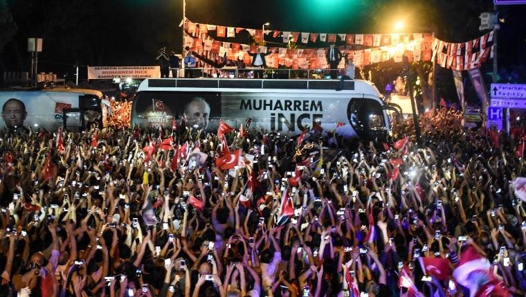 Muharrem İnce'den Kadıköy'de gece yürüyüşü 25