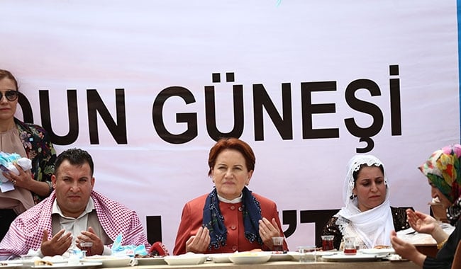 Akşener Ahlat'ta bayram sofrası kurdu 1