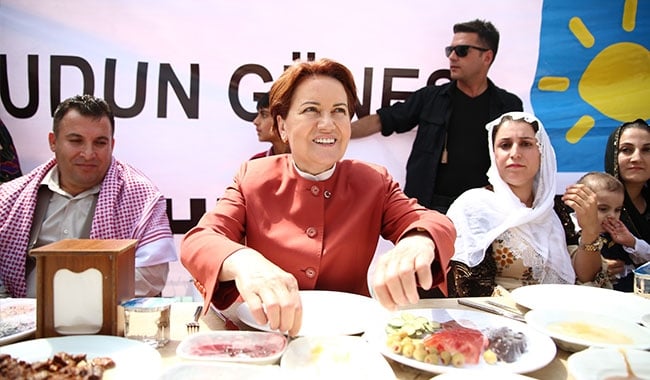 Akşener Ahlat'ta bayram sofrası kurdu 6