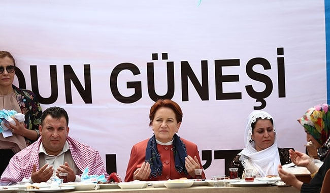 Akşener Ahlat'ta bayram sofrası kurdu 9