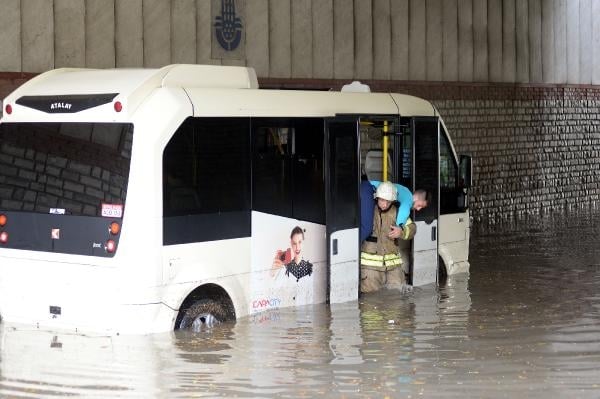 İstanbul yağmura teslim oldu 1