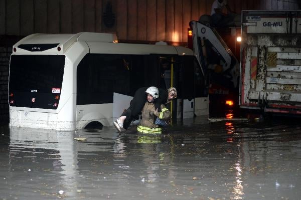 İstanbul yağmura teslim oldu 3