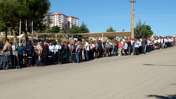 Kilis'te yüzlerce metrelik iş kuyruğu oluştu 4