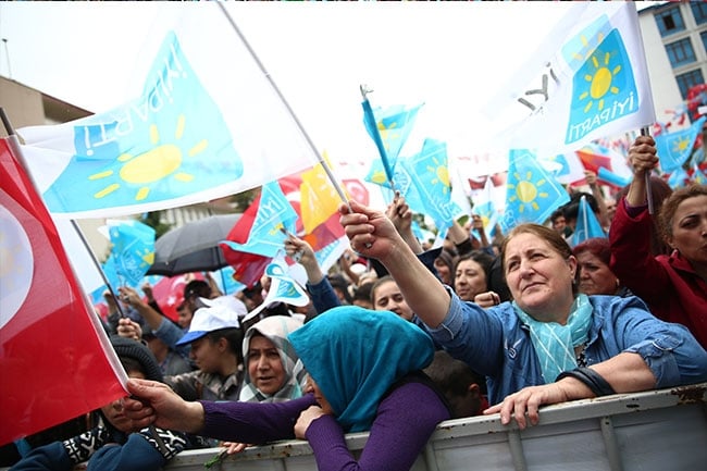 Akşener, "İnsanlar çalışa çalışa batıyor" 2