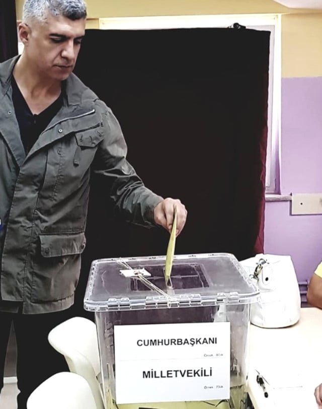 Ünlülerden sandık paylaşımları 12