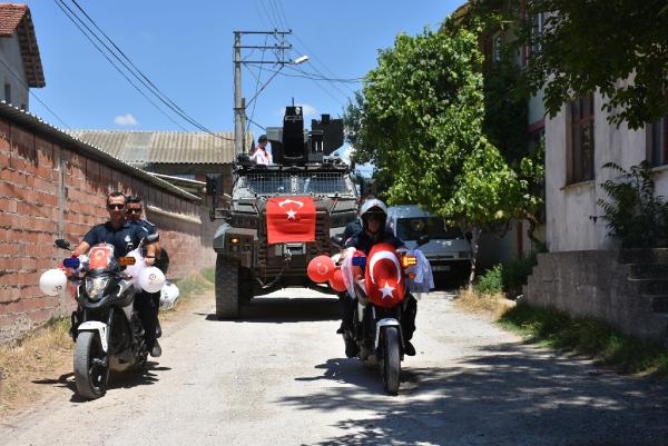 Sünnete zırhlı araçlarla götürüldü 6