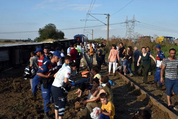 Çorlu'da tren vagonu devrildi! 10 ölü, 73 yaralı 1