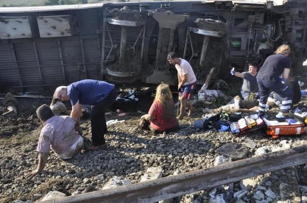 Çorlu'da tren vagonu devrildi! 10 ölü, 73 yaralı 13