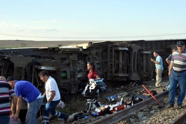 Çorlu'da tren vagonu devrildi! 10 ölü, 73 yaralı 2