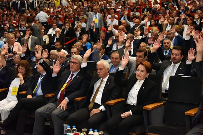 İYİ Parti kurultayından dikkat çeken kareler 19