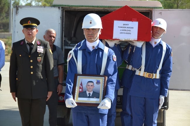 Adıyaman şehitleri son yolculuğa uğurlandı! 4