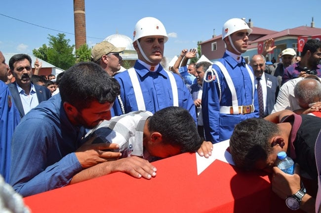 Adıyaman şehitleri son yolculuğa uğurlandı! 5