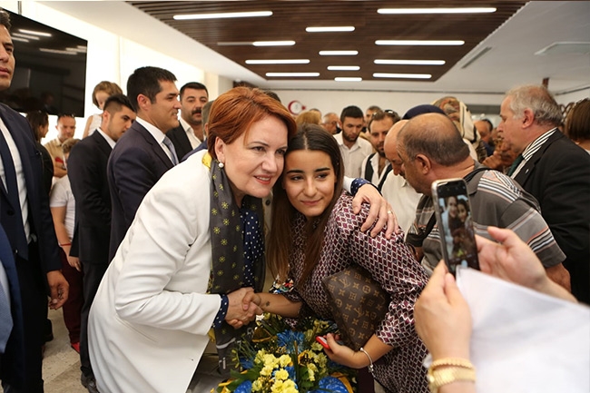 Akşener, partililerle bayramlaştı 2