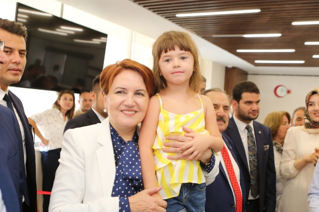 Akşener, partililerle bayramlaştı 7