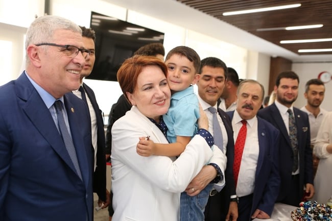 Akşener, partililerle bayramlaştı 8