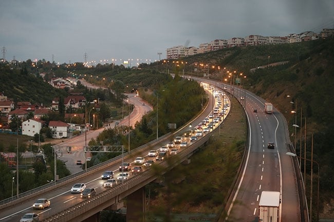 Tatilcilerin dönüş yolunda kuyruklar oluştu 5