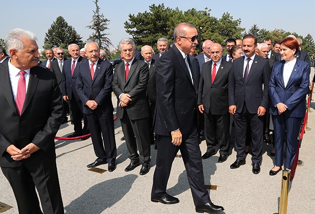 Devlet erkanı Anıtkabir'i ziyaret etti 12