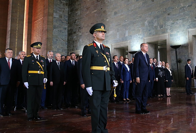 Devlet erkanı Anıtkabir'i ziyaret etti 4