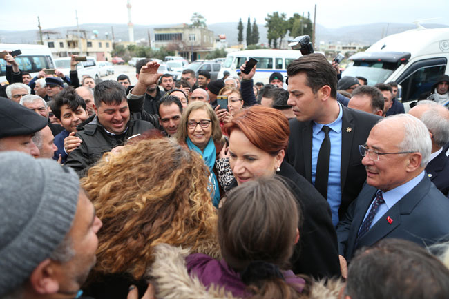 Akşener: "Koca koca adamlar dedikodu yaparak Türkiye'yi bitirdiler" 3