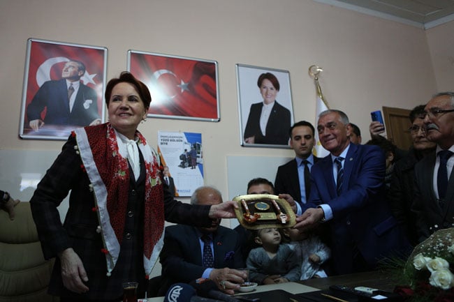 Akşener: "Koca koca adamlar dedikodu yaparak Türkiye'yi bitirdiler" 4