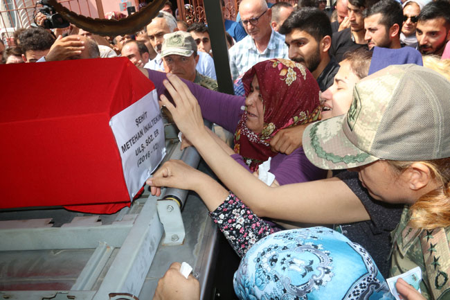 Hakkari şehidi gözyaşlarıyla uğurlandı! 10