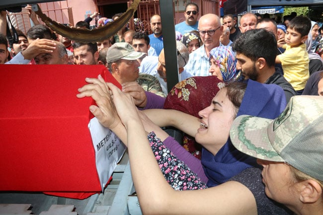 Hakkari şehidi gözyaşlarıyla uğurlandı! 11