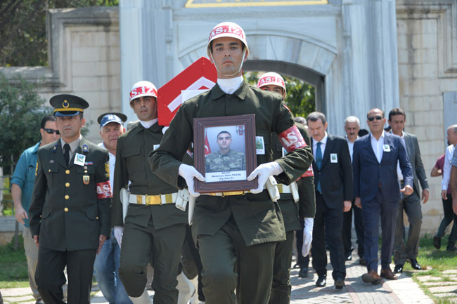 Hakkari şehidi gözyaşlarıyla uğurlandı! 2