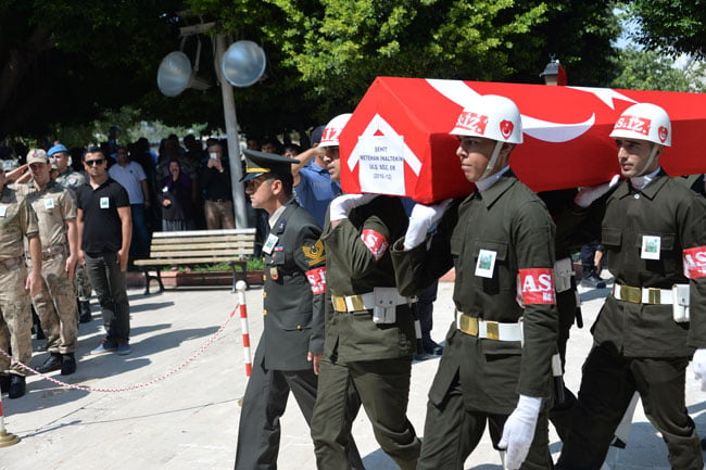 Hakkari şehidi gözyaşlarıyla uğurlandı! 5