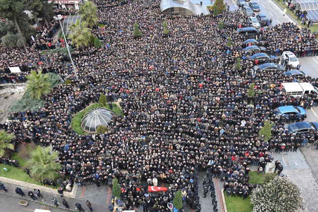 Türk milleti Ozan'ını son yolculuğa uğurluyor 11