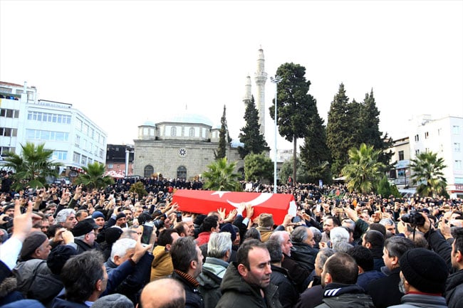 Türk milleti Ozan'ını son yolculuğa uğurluyor 12