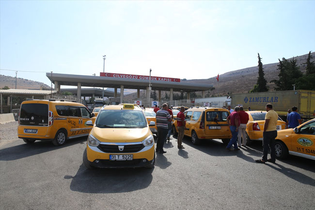 Sınırda korsan protestosu! 2