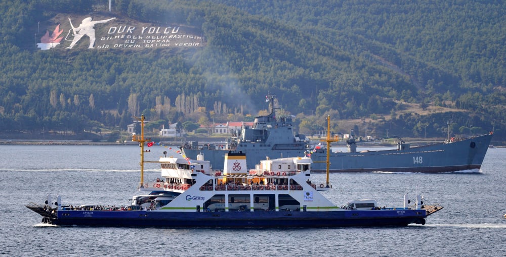 Rus Savaş Gemisi Çanakkale Boğazı'ndan geçti 10