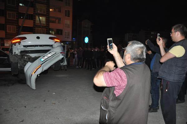 Bartın'da bir araç TIR'ın dorsesine düştü 4