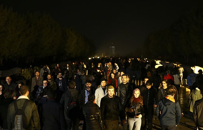 Yüz binler gece gündüz demedi Ata'sına koştu 5